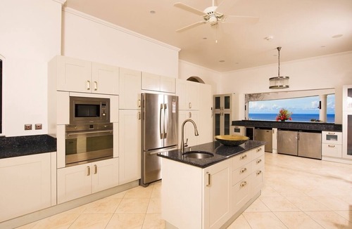 Lancaster Villa | Luxury Art Filled Villa with Pool and Ocean Views - Martello House
