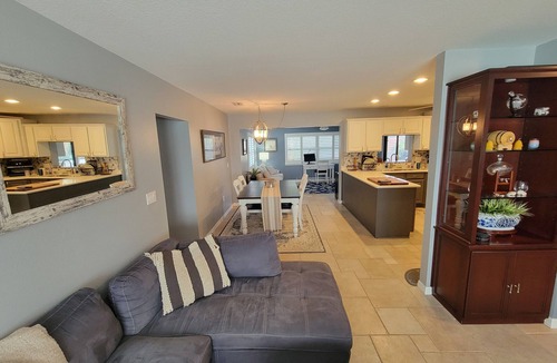 Gulf Gate Woods House | Luxury Backyard Pool Oasis for the Golf Enthusiast.Minutes to Seista Key 3BR