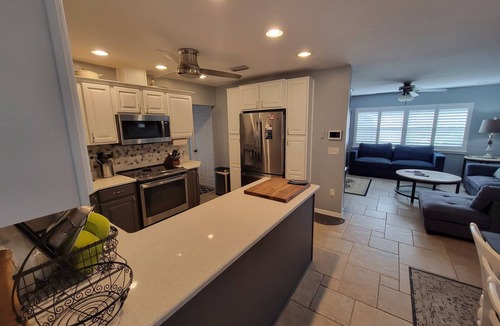 Gulf Gate Woods House | Luxury Backyard Pool Oasis for the Golf Enthusiast.Minutes to Seista Key 3BR