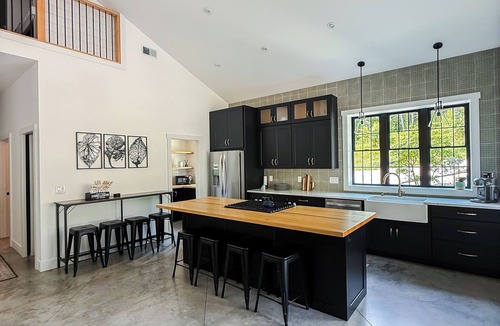 Cassopolis House | Luxury Barndo Retreat - Sleeps 16, Hot Tub, Lake & Sports Barn