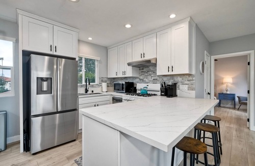 Carlsbad Village House | Luxury Beach Duplex | Sleeps 9 | Dog-Friendly | A/C | Fire Pit & Grill
