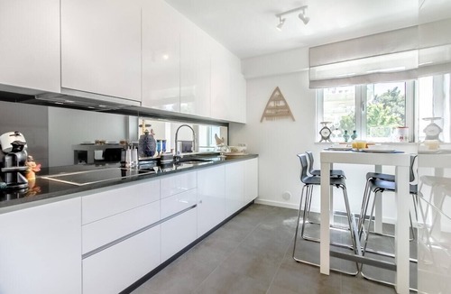 Oeiras Apartment | Luxury Beach Experience in Lisbon w/Swimming Pool