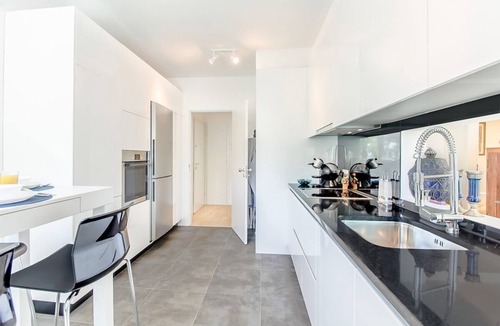 Oeiras Apartment | Luxury Beach Experience in Lisbon w/Swimming Pool