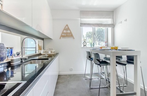 Oeiras Apartment | Luxury Beach Experience in Lisbon w/Swimming Pool
