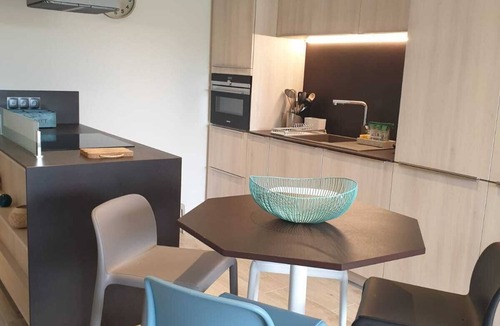 Le Lavandou Apartment | Luxury Beach Front BLUE Apartment ST CLAIR BEACH