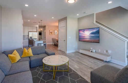 Madeira Beach Villa | Luxury Beach Home N/POOL