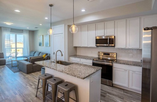 Madeira Beach Villa | Luxury Beach Home N/POOL