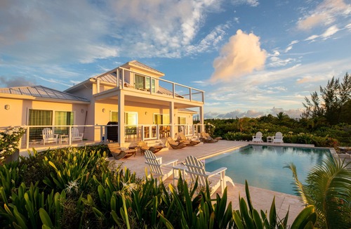Sandy Point Villa | Luxury Beach House Villa with beachfront access & infinity pool in North Caicos!