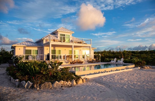 Sandy Point Villa | Luxury Beach House Villa with beachfront access & infinity pool in North Caicos!