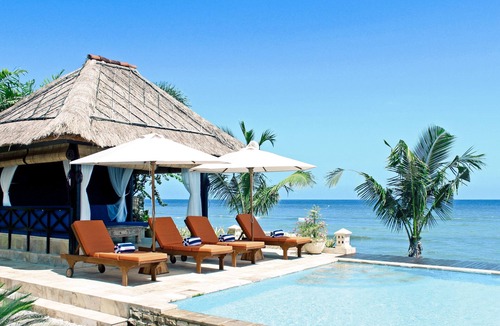 Dencarik Villa | Luxury Beachfront Villa with Infinity Pool