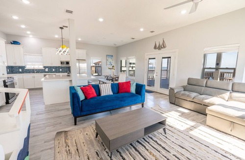 Surfside Beach House | Luxury | Beachfront | Family Fun | Sleeps 22