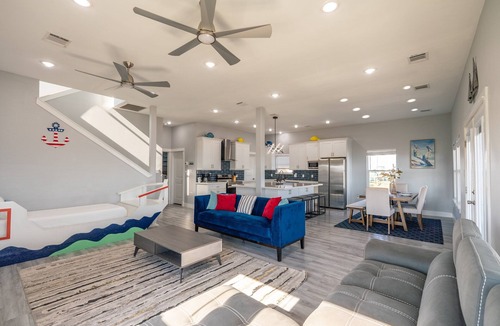 Surfside Beach House | Luxury | Beachfront | Family Fun | Sleeps 22
