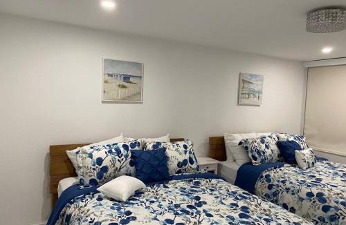 Mid Beach House | Luxury Beachfront 3 Bedroom Miami Beach Condo,