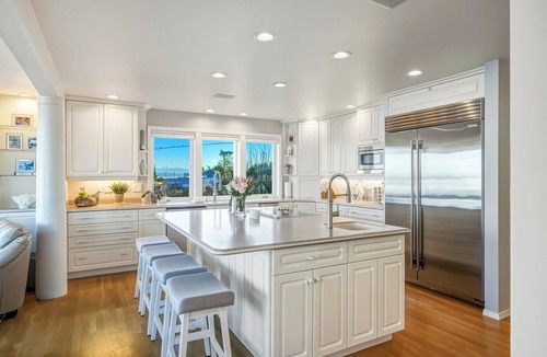 Camano Island House | Luxury Beachfront - 3-bedroom house in Camano, perfect relaxation - Hot tub