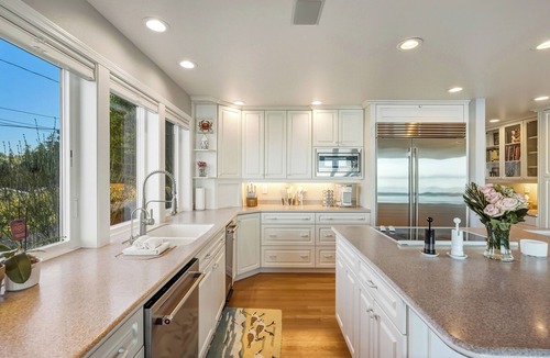 Camano Island House | Luxury Beachfront - 3-bedroom house in Camano, perfect relaxation - Hot tub