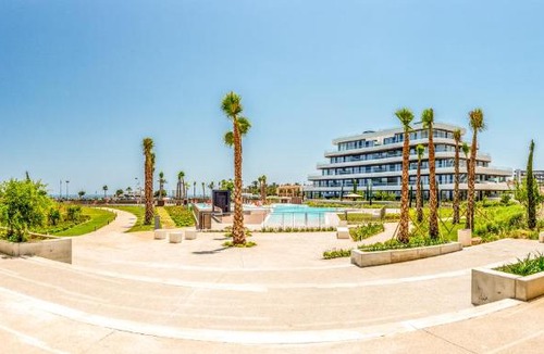 Torremolinos Apartment | Luxury beachfront 3BR in Nereidas with Pools Spa Gym