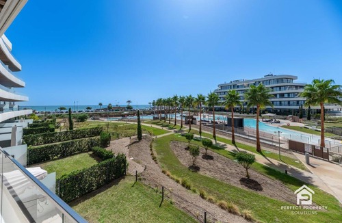 Torremolinos Apartment | Luxury beachfront 3BR in Nereidas with Pools Spa Gym