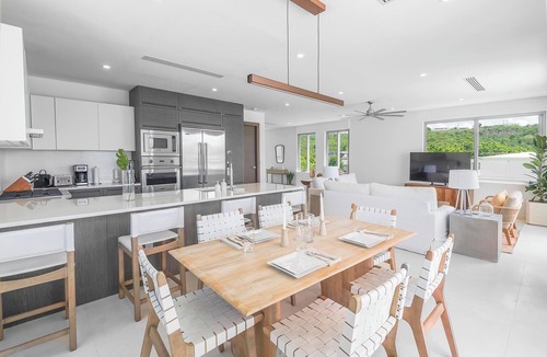 Sandy Ground Apartment | Luxury Beachfront Enclave Unit 1