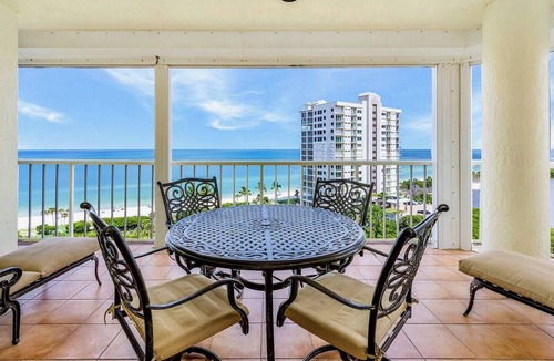 Park Shore Apartment | Luxury Beachfront Apartment at Naples Cay