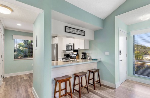 Siesta Key Condo | Luxury beachfront condo w. pool + beach access