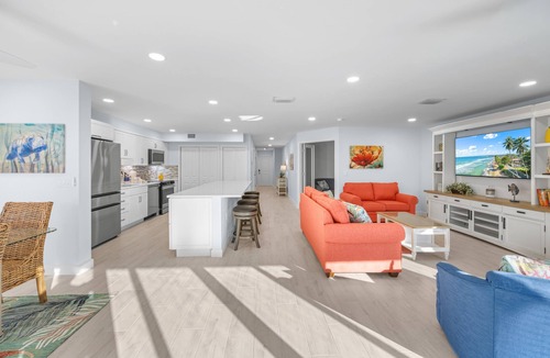 Sanibel Condo | Luxury Beachfront Escape with Designer Touches -Kings Crown 110- Sanibel