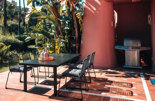 Gualdalmansa Apartment | Luxury Beachfront Heated Pool & SPA & GYM–EHHouse