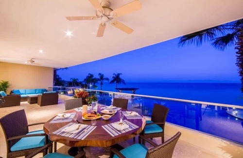 Emiliano Zapata Condo | Luxury Beachfront Condo Ocean View & Infinity Pool
