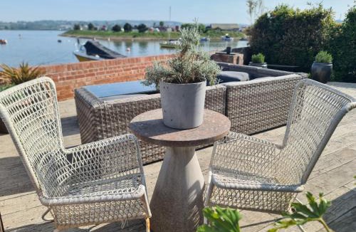 Exmouth House | Luxury beachfront property Cockles-Sea View-private parking for 2 cars-sleeps 10