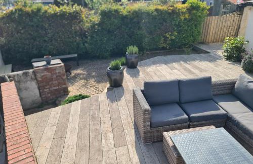 Exmouth House | Luxury beachfront property Cockles-Sea View-private parking for 2 cars-sleeps 10