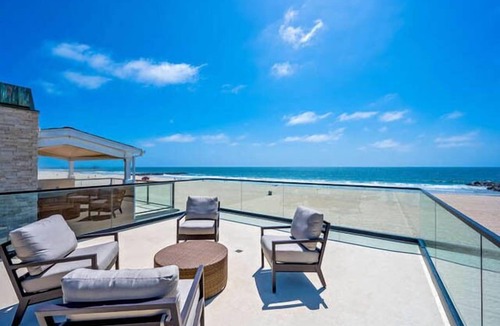 West Newport House | Luxury Beachfront Retreat - Spacious Rooftop Deck - Outdoor Kitchen