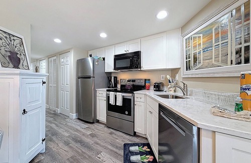 Belle Vista Condo | Luxury Beachfront │ Pool, Spa, BBQ + Parking
