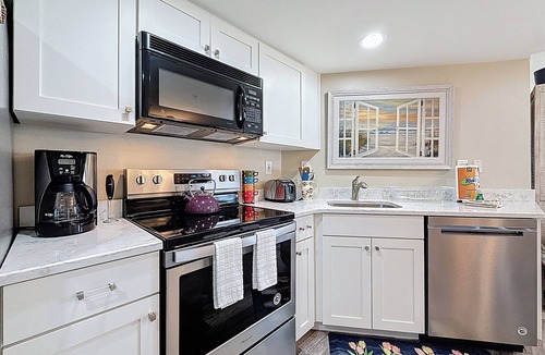 Belle Vista Condo | Luxury Beachfront │ Pool, Spa, BBQ + Parking