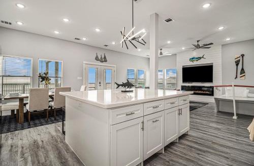 Surfside Beach House | Luxury Beachfront Family Fun Sleeps 22