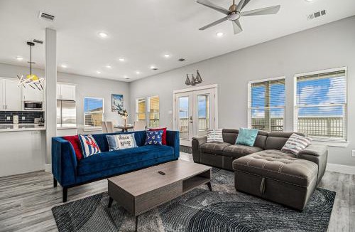 Surfside Beach House | Luxury Beachfront Family Fun Sleeps 22