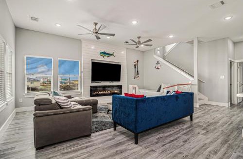 Surfside Beach House | Luxury Beachfront Family Fun Sleeps 22