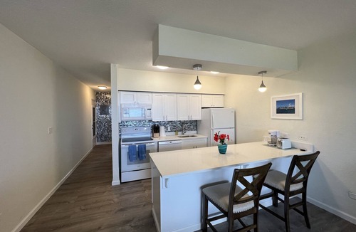 Estate Golden Rock Condo | Luxury Beachfront Condo with Pool and Hot Tub