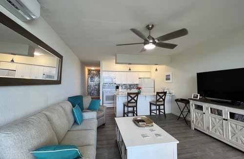 Estate Golden Rock Condo | Luxury Beachfront Condo with Pool and Hot Tub