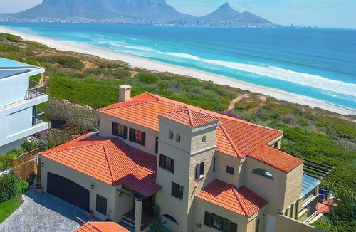 Sunset Beach Villa | Luxury Beachfront Villa. On the beach. Table Mountain & Sunset Views.
