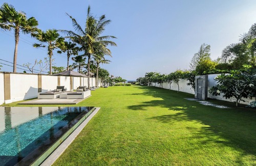 Cemagi Villa | Luxury Beachfront Villa in Bali on 3000 sqm Estate-Beach Club & 2 Pools- Canggu