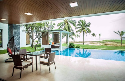 Ngu Hanh Son Villa | Luxury Beachfront Villa for Golf, Family Reunion, Wedding, Friend Trip