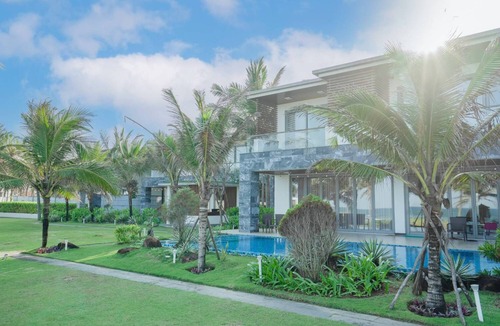 Ngu Hanh Son Villa | Luxury Beachfront Villa with Private Pool in Da Nang, Vietnam