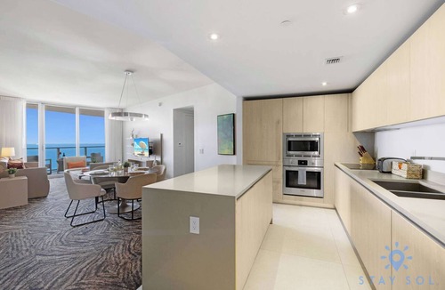 Hollywood South Central Beach Apartment | Luxury Beachside Condo | Balcony & Ocean Breezes