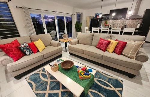 Maninoa Villa | Luxury Beachside Home