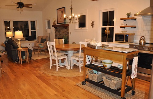 Black Mountain Cottage | Luxury Bluebird Cottages at Living Water