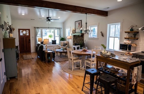 Black Mountain Cottage | Luxury Bluebird Cottages at Living Water