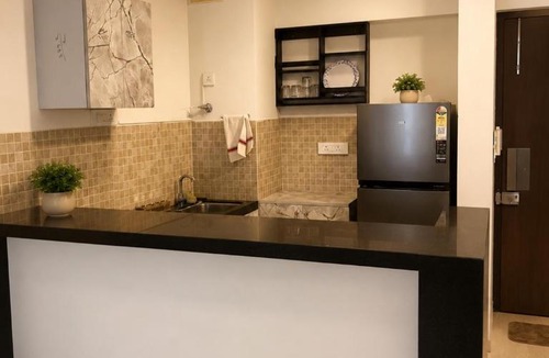 Kadadhe Apartment | Luxury Boho Stay, Sunset Balcony, Lodha Belmondo