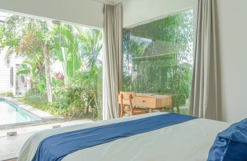 Batu Bolong Villa | Luxury Boho Style Villa with Grass Field View