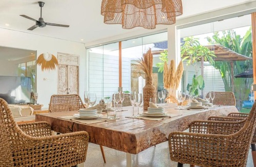 Batu Bolong Villa | Luxury Boho Style Villa with Grass Field View