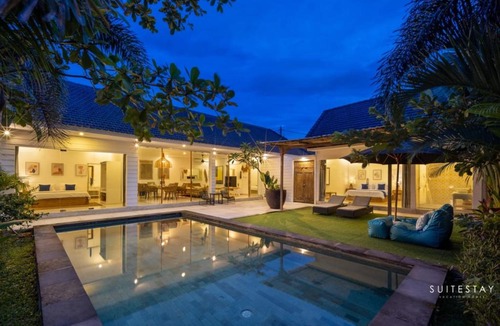 Batu Bolong Villa | Luxury Boho Style Villa with Grass Field View