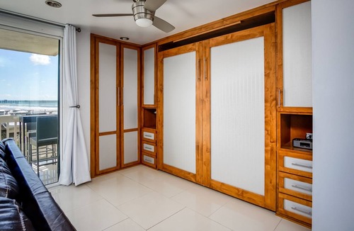 Townsite Condo | Luxury Breakwater Beach Pad D110